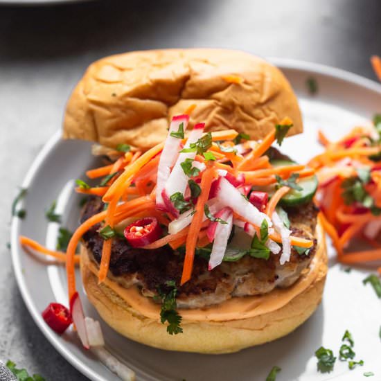 Bánh Mì Chicken Burgers: