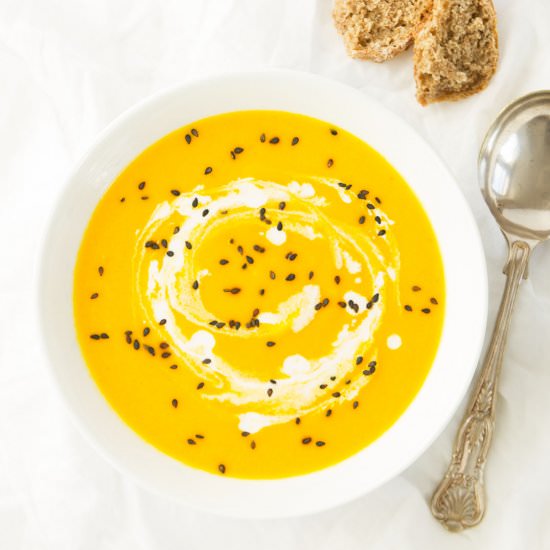 Creamy carrot and ginger soup