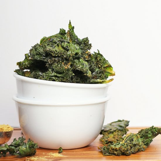 Cheesy Kale Chips (vegan)