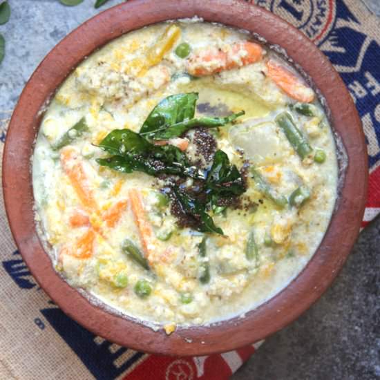 Aviyal Veggies in Coconut Gravy