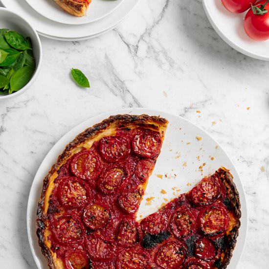 Easy Tomato Tart with Puff Pastry