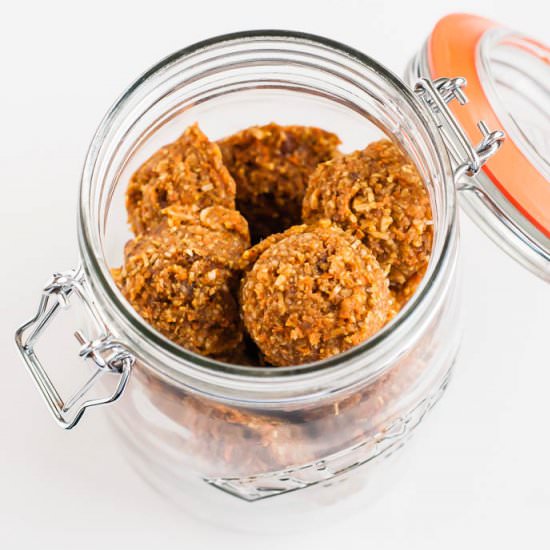 Carrot Cake Energy Bites