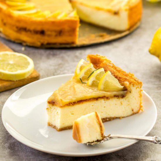 Lemon Cheesecake with Lemon Curd