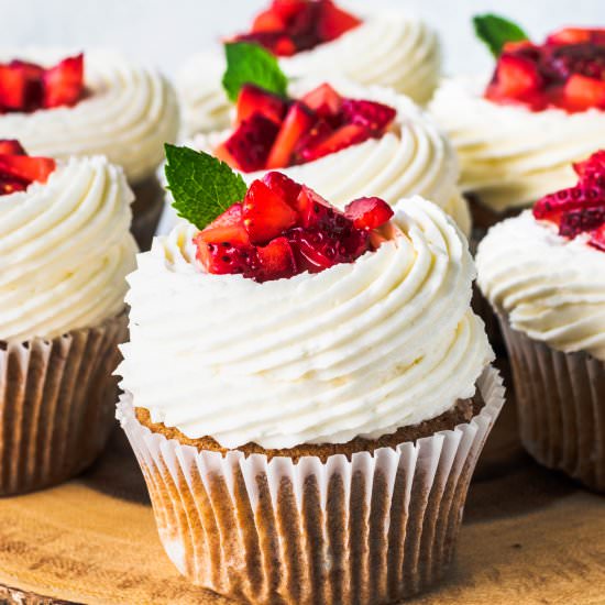 Strawberries and Cream Cupcakes