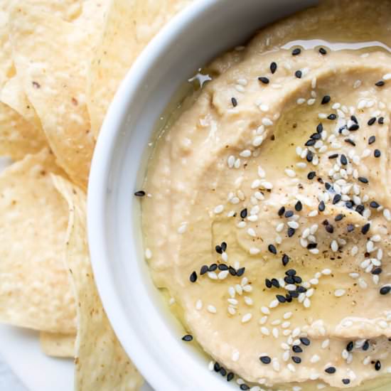 Fresh Garlic Hummus