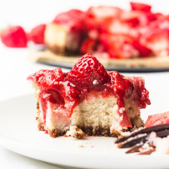 Vegan Strawberry Cheesecake Pie