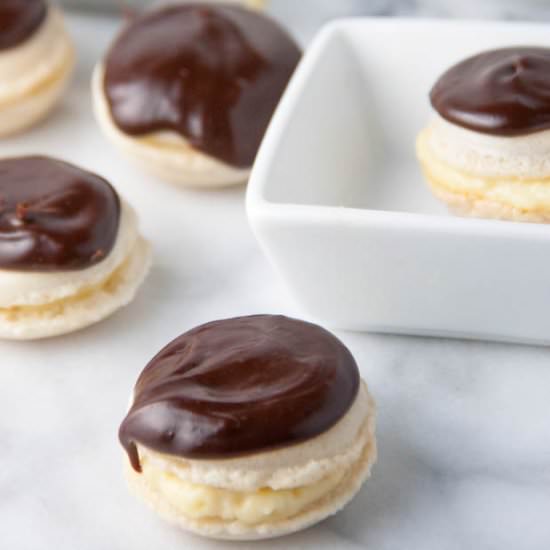 Boston Creme Pie macarons