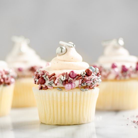 White Chocolate Strawberry Cupcakes