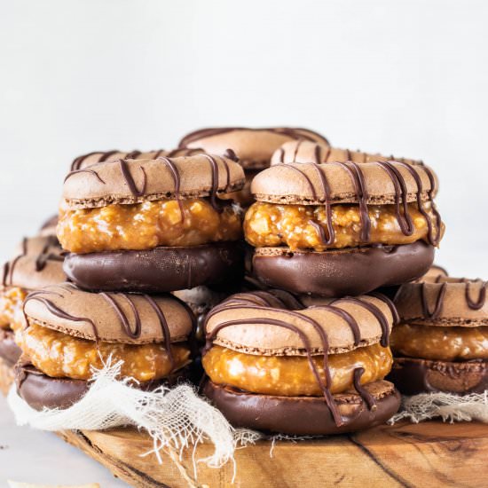 Samoa Cookie Macarons