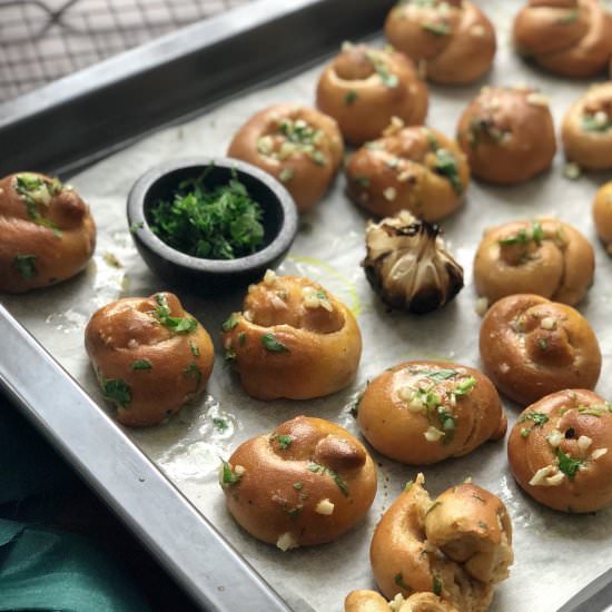 Wholwheat burnt garlic knots