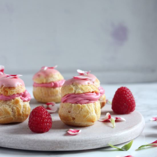 Mini raspberry choux buns