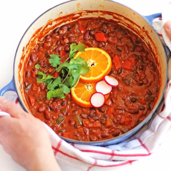 Spicy vegan orange and bean chili