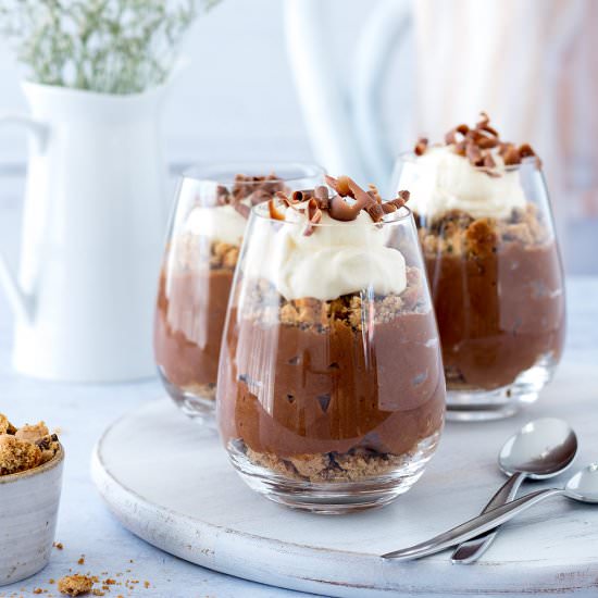 Chocolate Mousse with Cookies