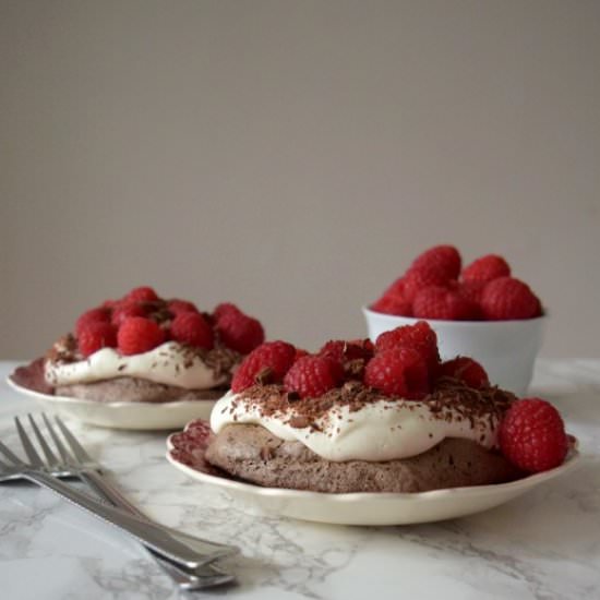 Mini Chocolate Pavlovas