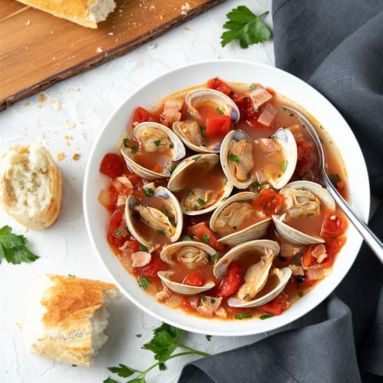 clams with smoky bacon and tomatoes
