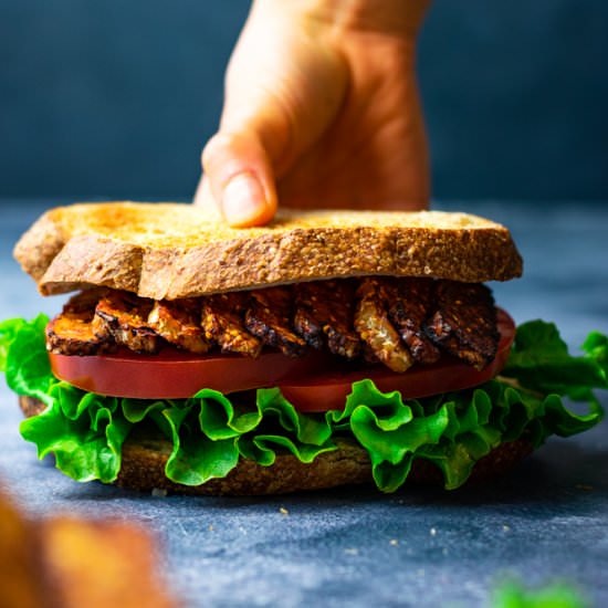 Smoky Tempeh Sandwich