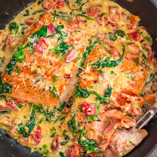 Salmon in Roasted Pepper Sauce