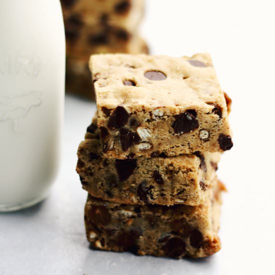 Caramel chocolate chip cookie bars
