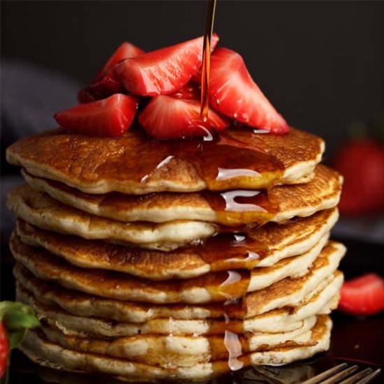 Easy Fluffy Vegan Pancakes