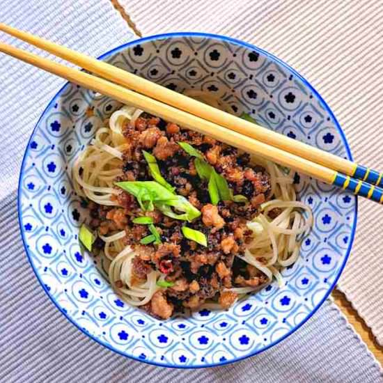 crispy pork mince noodles