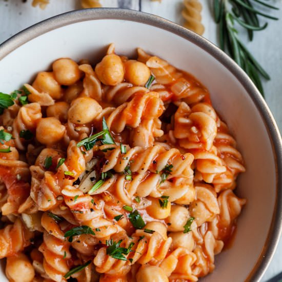 Pasta e Ceci (Pasta and Chickpeas)