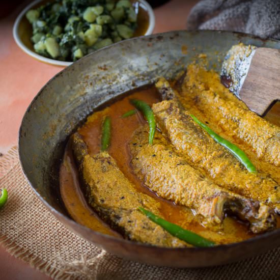 Bengali Style Parshe Machher Jhaal