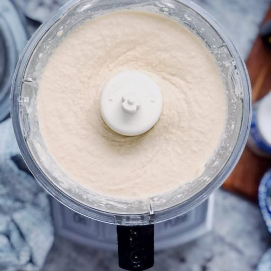 Creamy Roasted Garlic Hummus