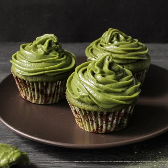 Matcha Cupcakes & Matcha Frosting