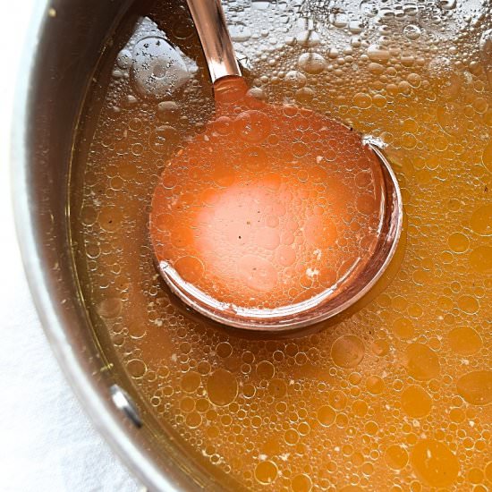 Slow Cooker Chicken Stock