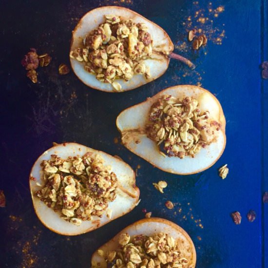Baked Granola Pears (6 Ingredients)