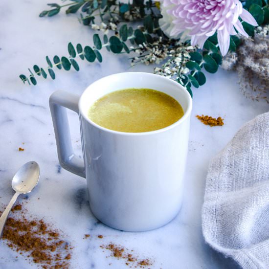 Golden Turmeric Latte (vegan & gf)