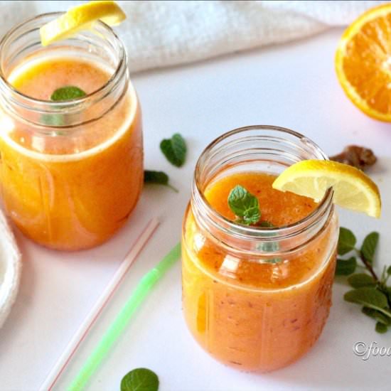 Golden Smoothie with Raw Turmeric
