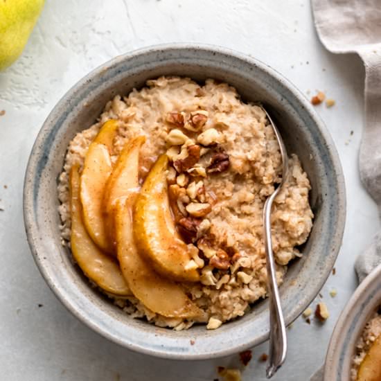 Caramelized Pear Oatmeal Bowls