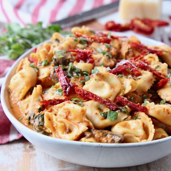 One Pot Vegetarian Pesto Tortellini