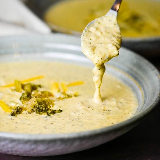 Instant Pot Broccoli & Cheese Soup