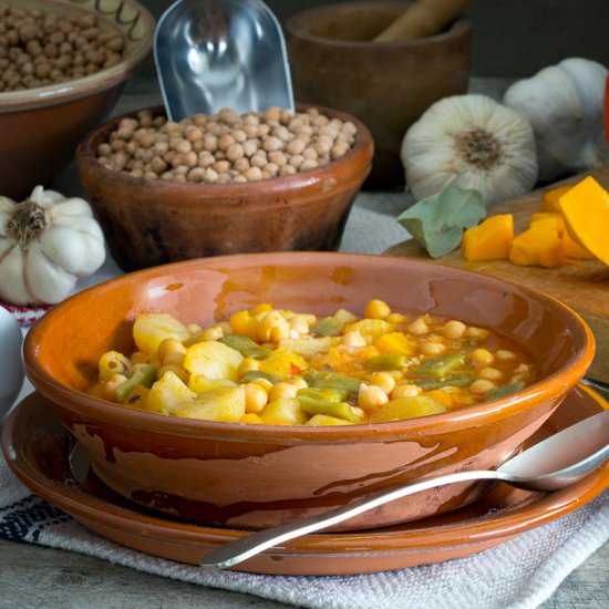 Chickpeas and vegetables stew