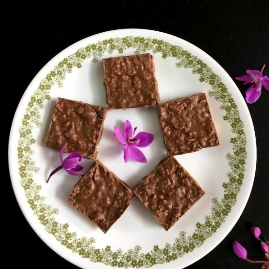 2-Ingredient Chocolate Crunch Bars
