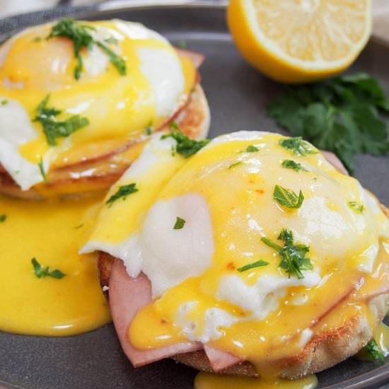 How to Make Eggs Benedict