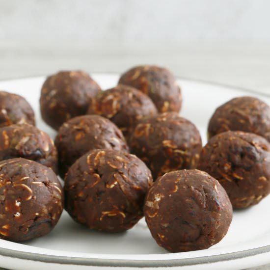 No Bake Chocolate Avocado Oatmeal