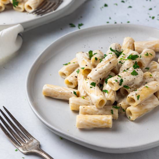 Vegan Roasted Garlic Rigatoni