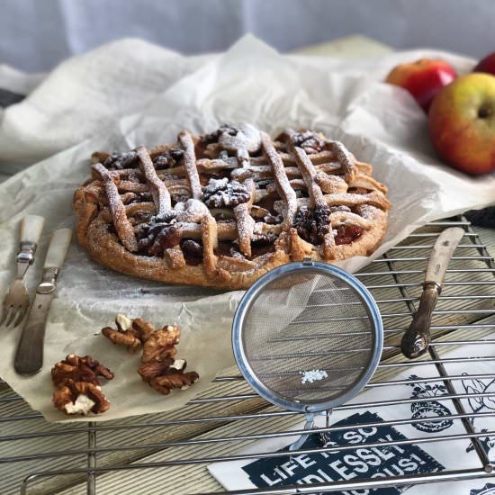 Apple and walnut pizza