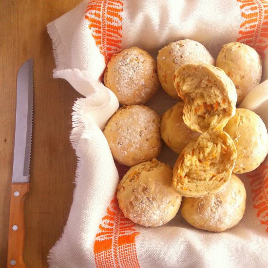 Carrot and Oat Bread Rolls
