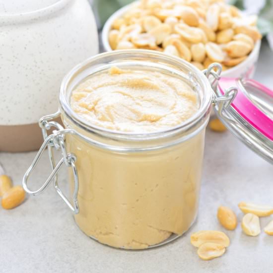 Homemade Peanut Butter with Honey