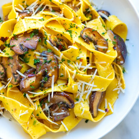 Easy Garlic Mushroom Pasta