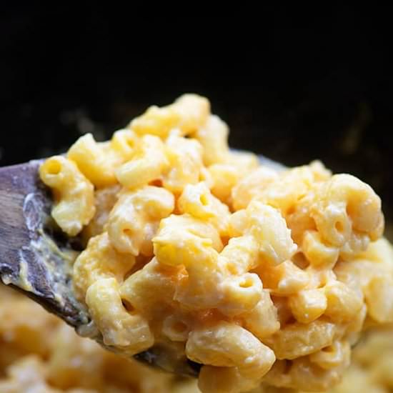 CROCKPOT MACARONI AND CHEESE