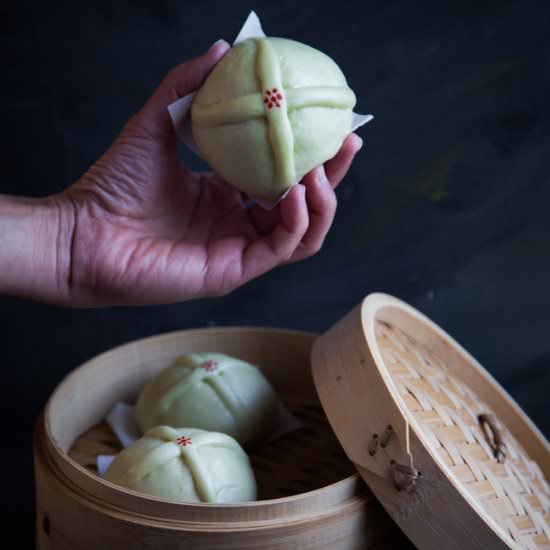 Easy Steamed Pandan Hot Cross Buns
