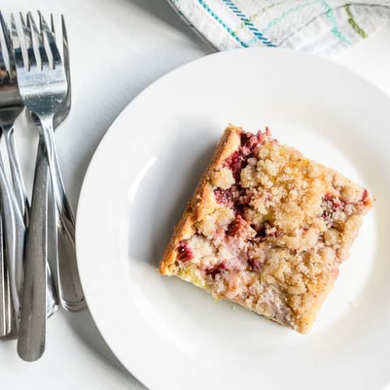 Strawberry Rhubarb Crumb Cake