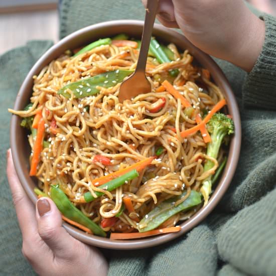 INSTANT POT VEGETABLE CHOW MEIN