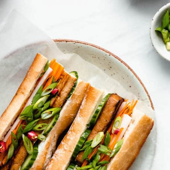 Tofu banh mi sandwich