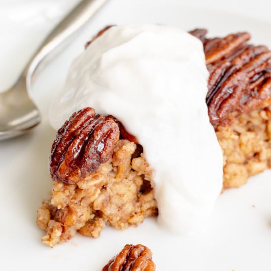 PECAN PIE BAKED OATMEAL (PORRIDGE)